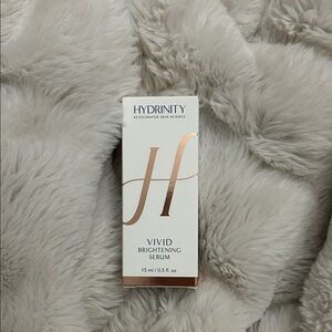 Hydrinity Vivid Brightening Serum - White and Gold